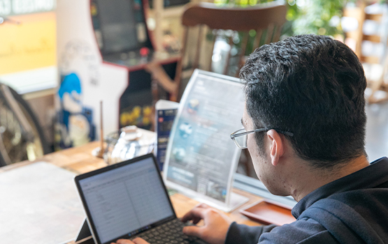 スタッフインタビュー